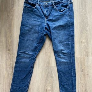 Levi’s 311 Shaping Skinny
